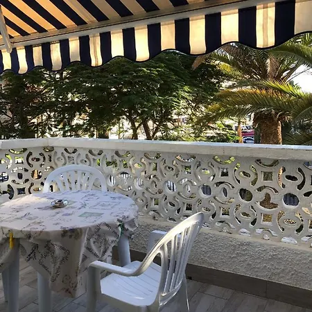 Margarita Con Piscina En Playa Honda, Playa Americas アパート